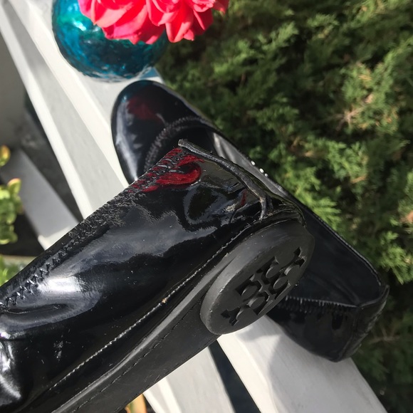 Women's Tory Burch Eddie Flat in Black Patent - Picture 2 of 8